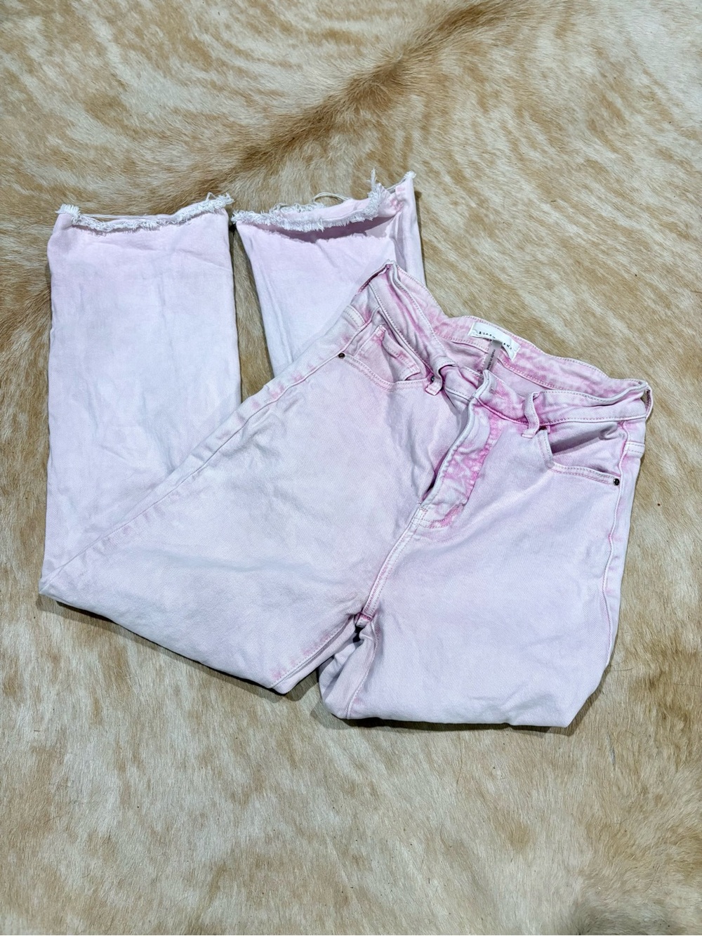 Pastel Pink Cropped Risen Jeans with Frayed Hem